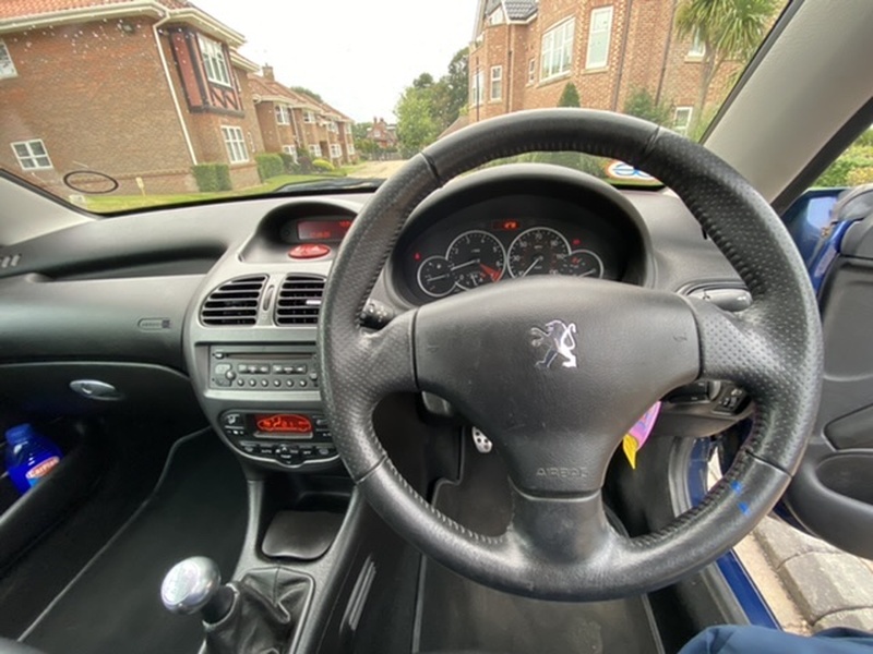 PEUGEOT 206