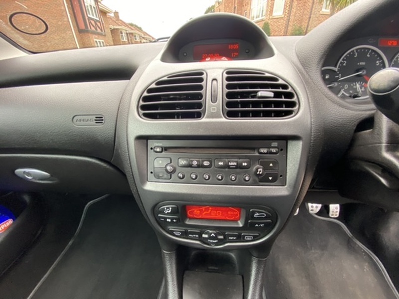 PEUGEOT 206