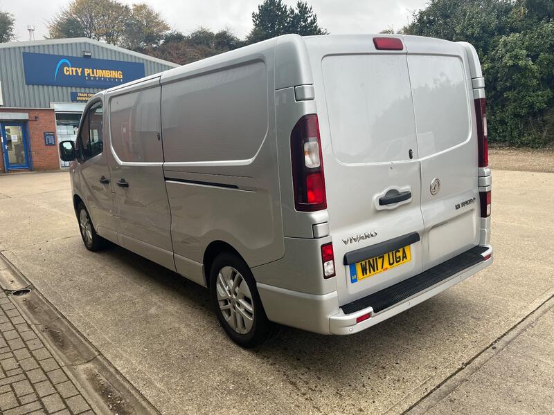 VAUXHALL VIVARO