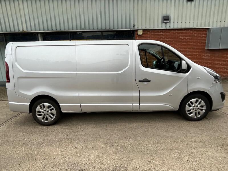 View VAUXHALL VIVARO L2H1 2900 SPORTIVE CDTI BITURBO SS