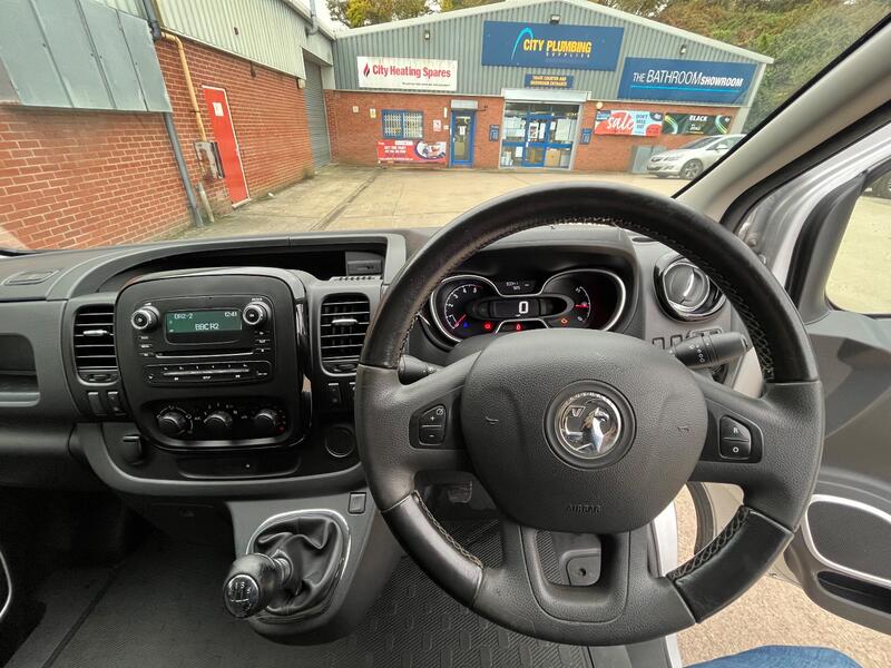 VAUXHALL VIVARO