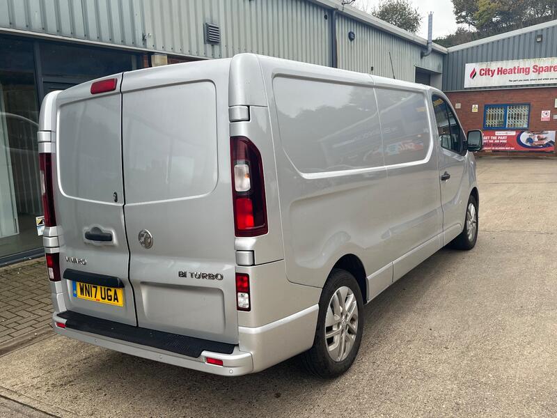 VAUXHALL VIVARO