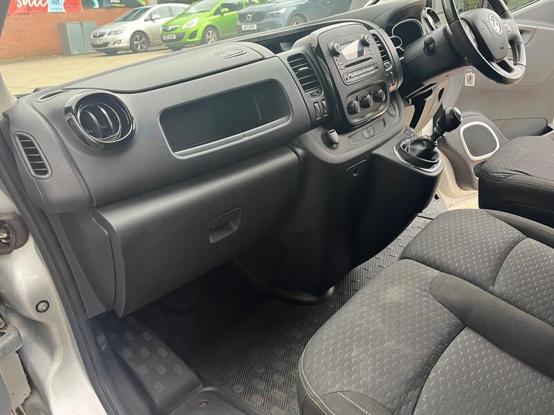 VAUXHALL VIVARO