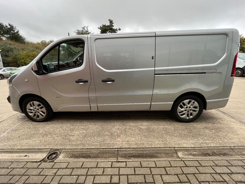 VAUXHALL VIVARO