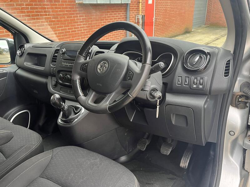 VAUXHALL VIVARO